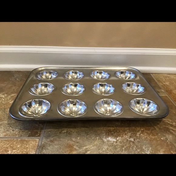 Kitchen Fluted Cupcake Pan 12 Cup Poshmark